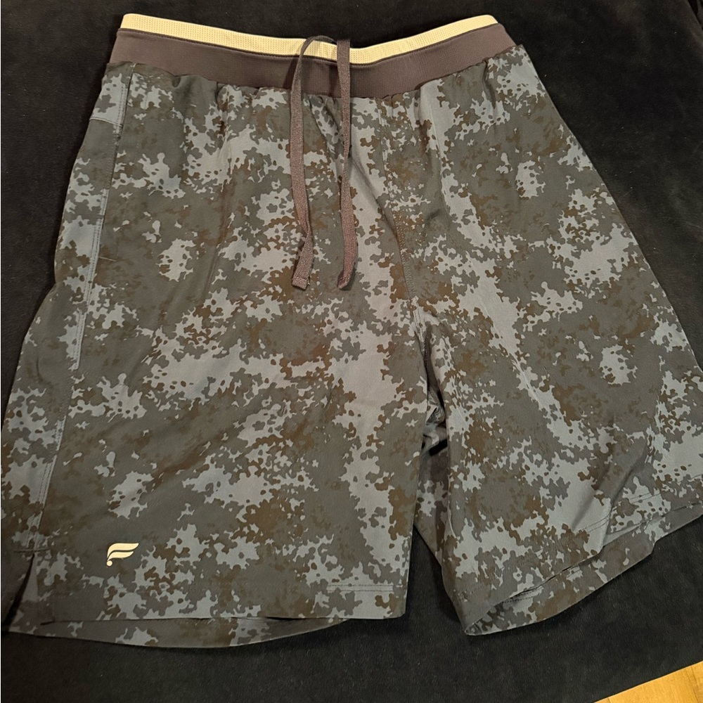Fabletics Men’s Medium 7” inseam workout shorts navy/blue camo